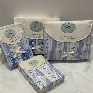 Vintage Rachel Ashwell treasurers
Brighton blues king sheet set